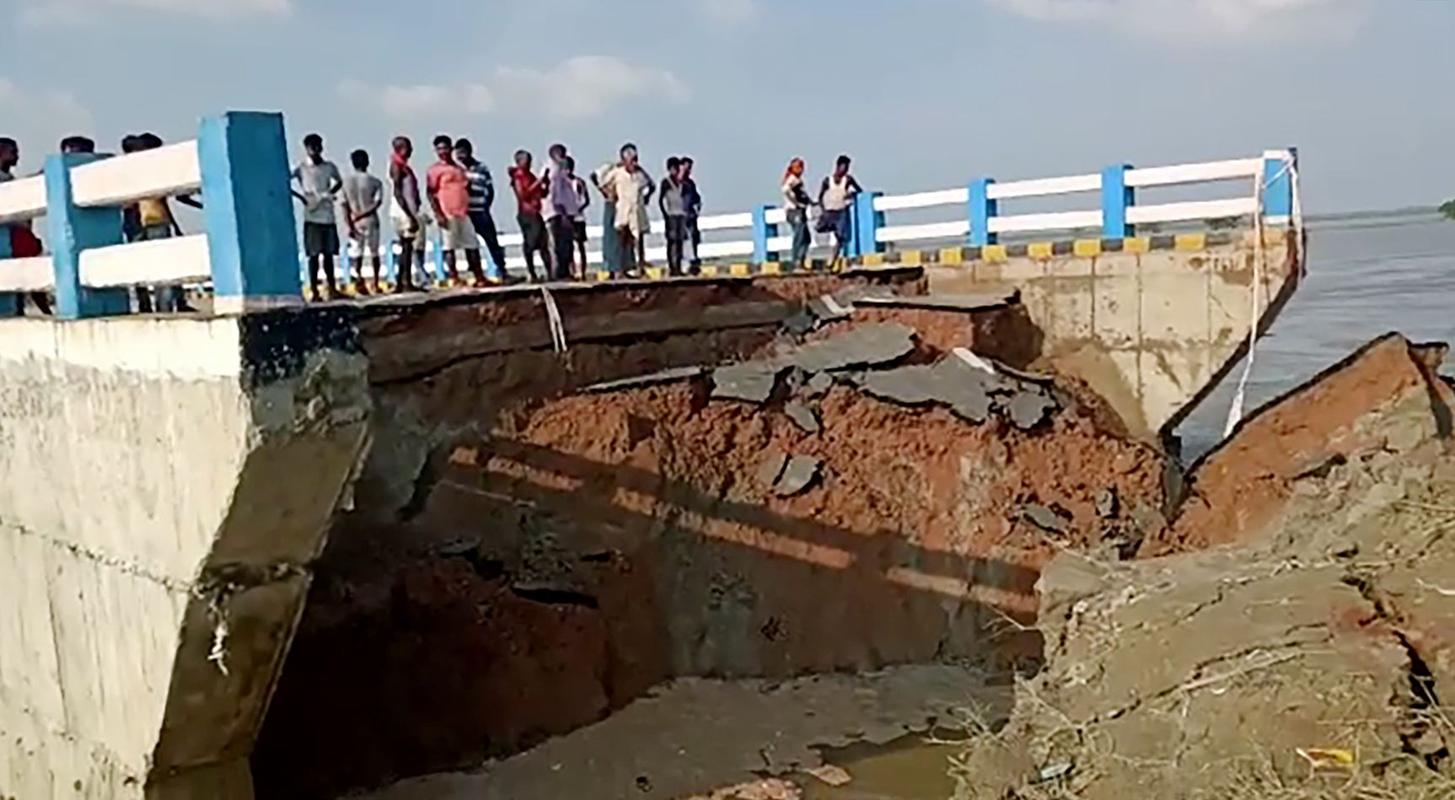 滴水岩的传说印度一建筑物倒塌三峡大坝垮塌会导致什么情况 花冠